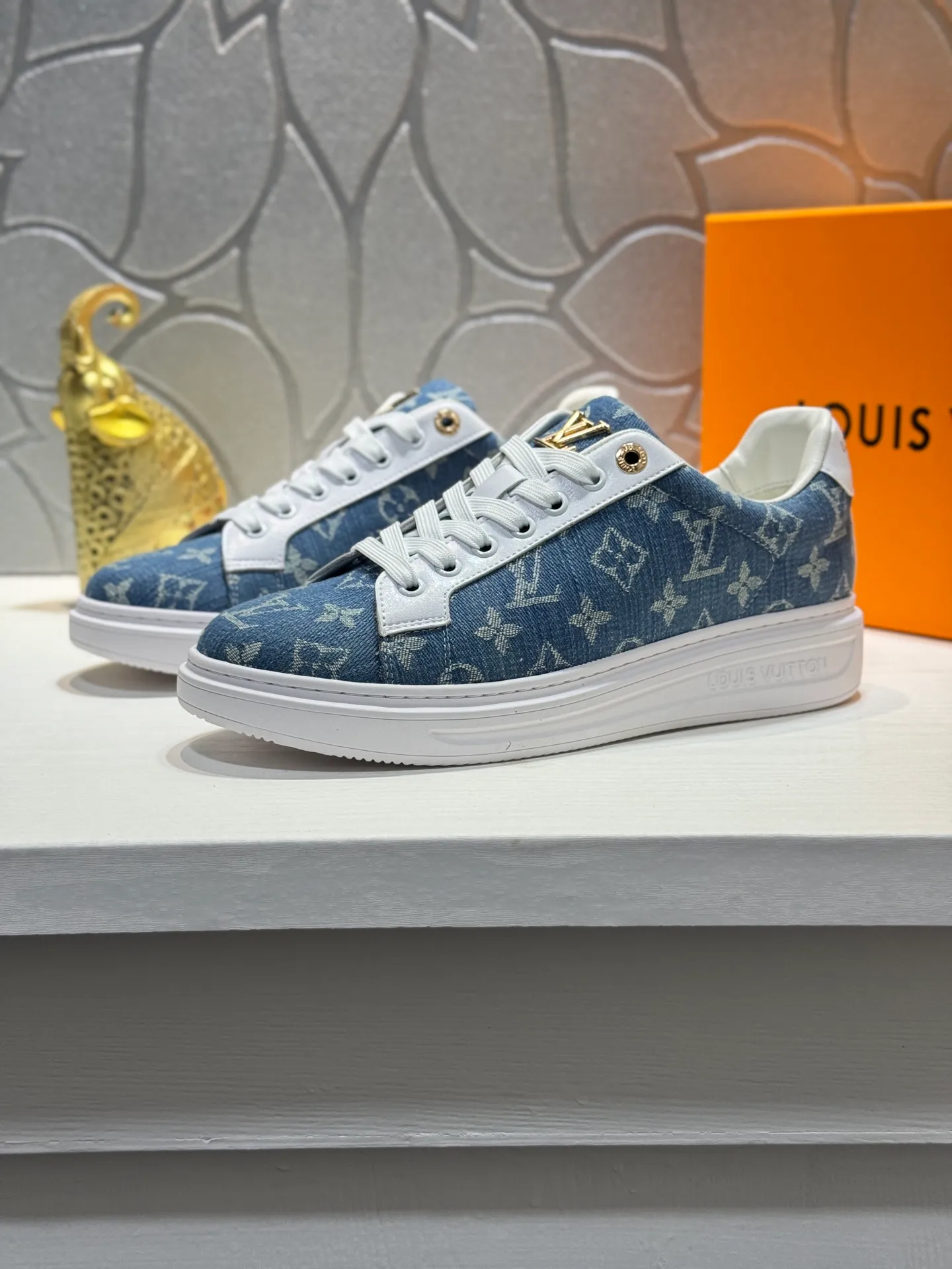 Men's shoes 💰400 [New style] 🐞🐞Top original order - LV [Louis Vuitton] counter new men's casual series! 🔥Globally limited edition💯The upper is made of cowhide with sheepskin lining➕Original rubber outsole, which is lighter and non-slip. Fashion focuses on trends, versatile and hot styles, simple yet tasteful! Exudes a fashionable and casual atmosphere, fashion is at your feet, and you are full of confidence! Multiple colors available. A must-have for fashionistas! Size: 38-44 (45 customized